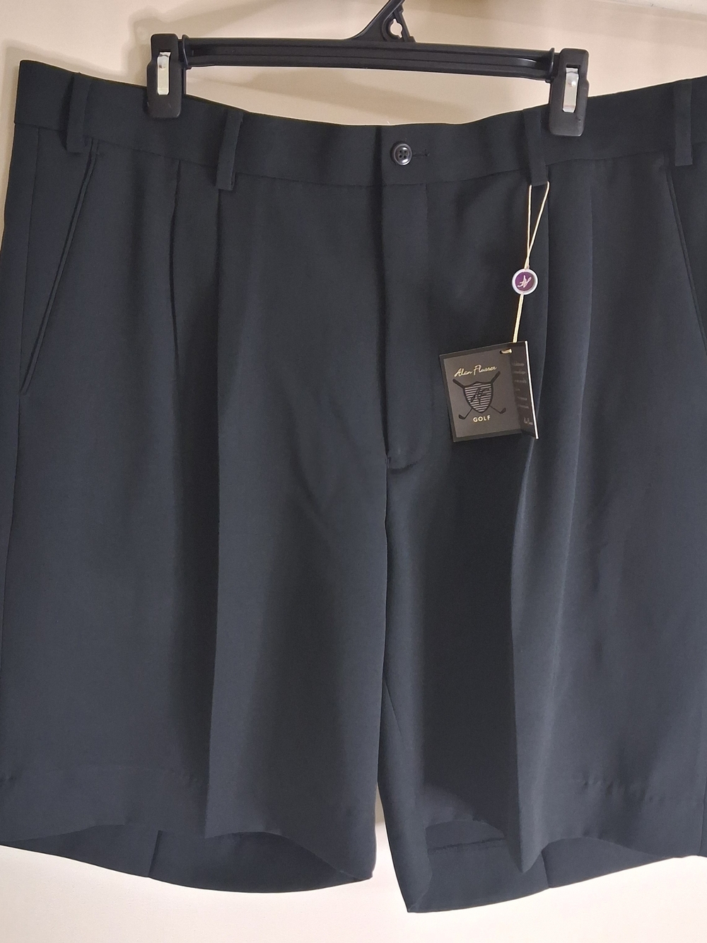 Alan Flusser Black Flat-Front Golf Shorts N.W.T. Size 40.